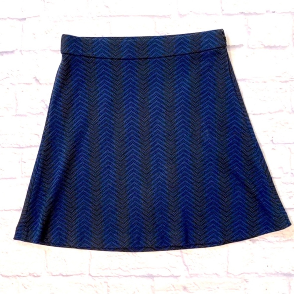 Ann Taylor Striped Mini Skirt Blue and Black Zig Zag Stripes Size 2
